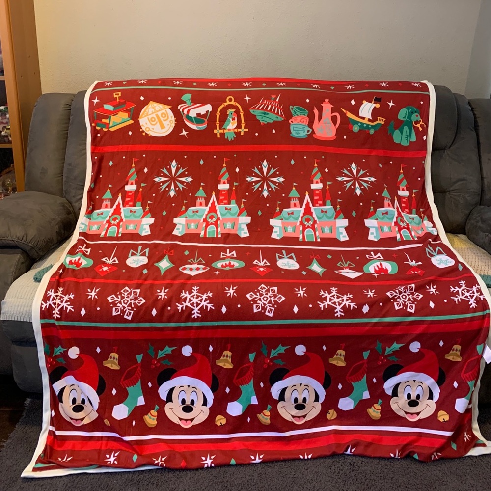 Disney Parks 60” X 72” Fleece and Cable Knit Throw